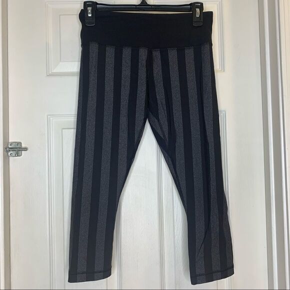 Lululemon Wunder Under Crop Leggings Size 6 Black and Gray Stripes - Picture 2 of 8